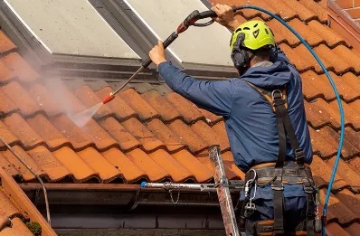 Démoussage et hydrofuge de toiture à Auzet